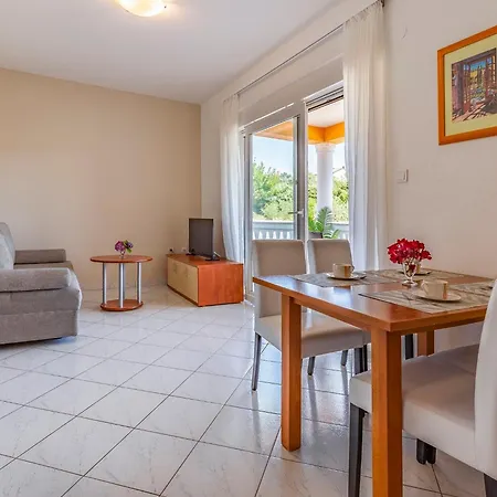 아파트 Rok 5 By Interhome 풀라