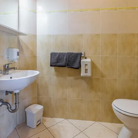 Rok 5 By Interhome プーラ