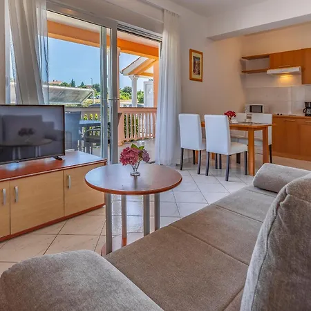 Rok 5 By Interhome * Pula