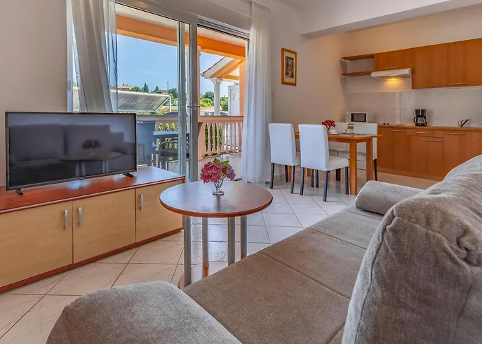 Rok 5 By Interhome * Pula