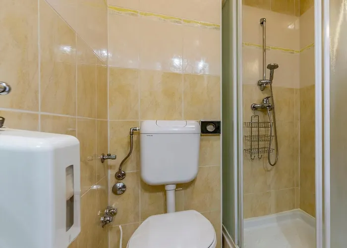 Rok 5 By Interhome * Pula